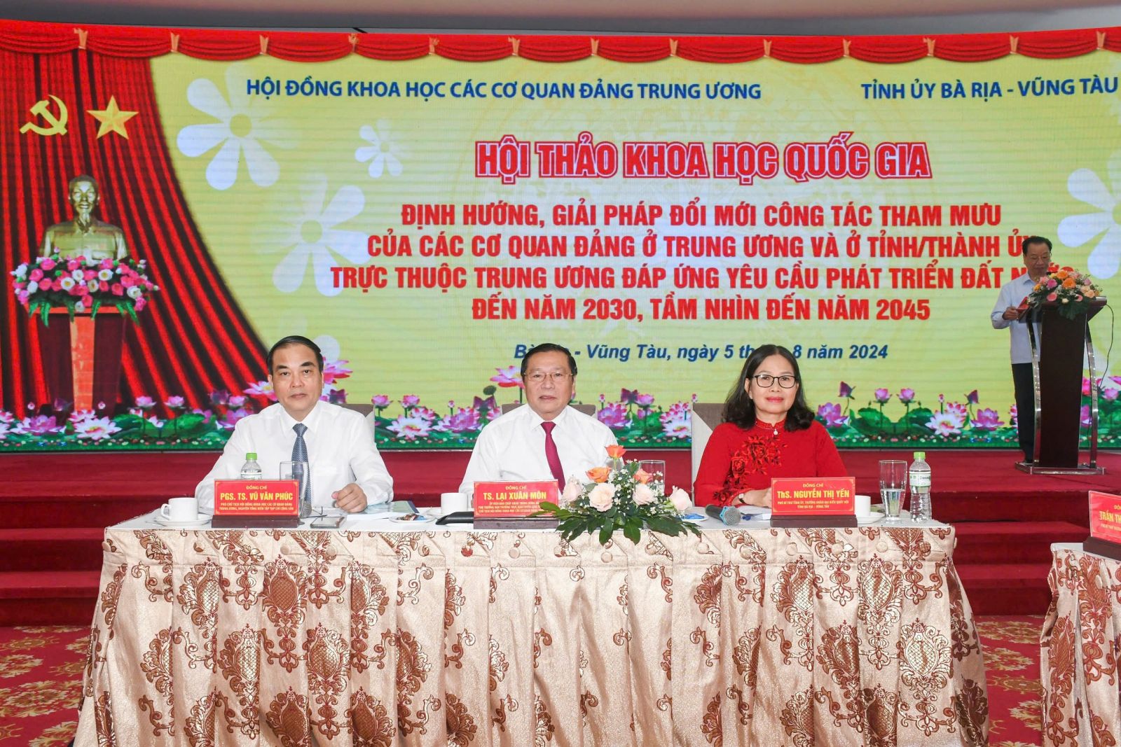 Các đồng chí chủ trì Hội thảo