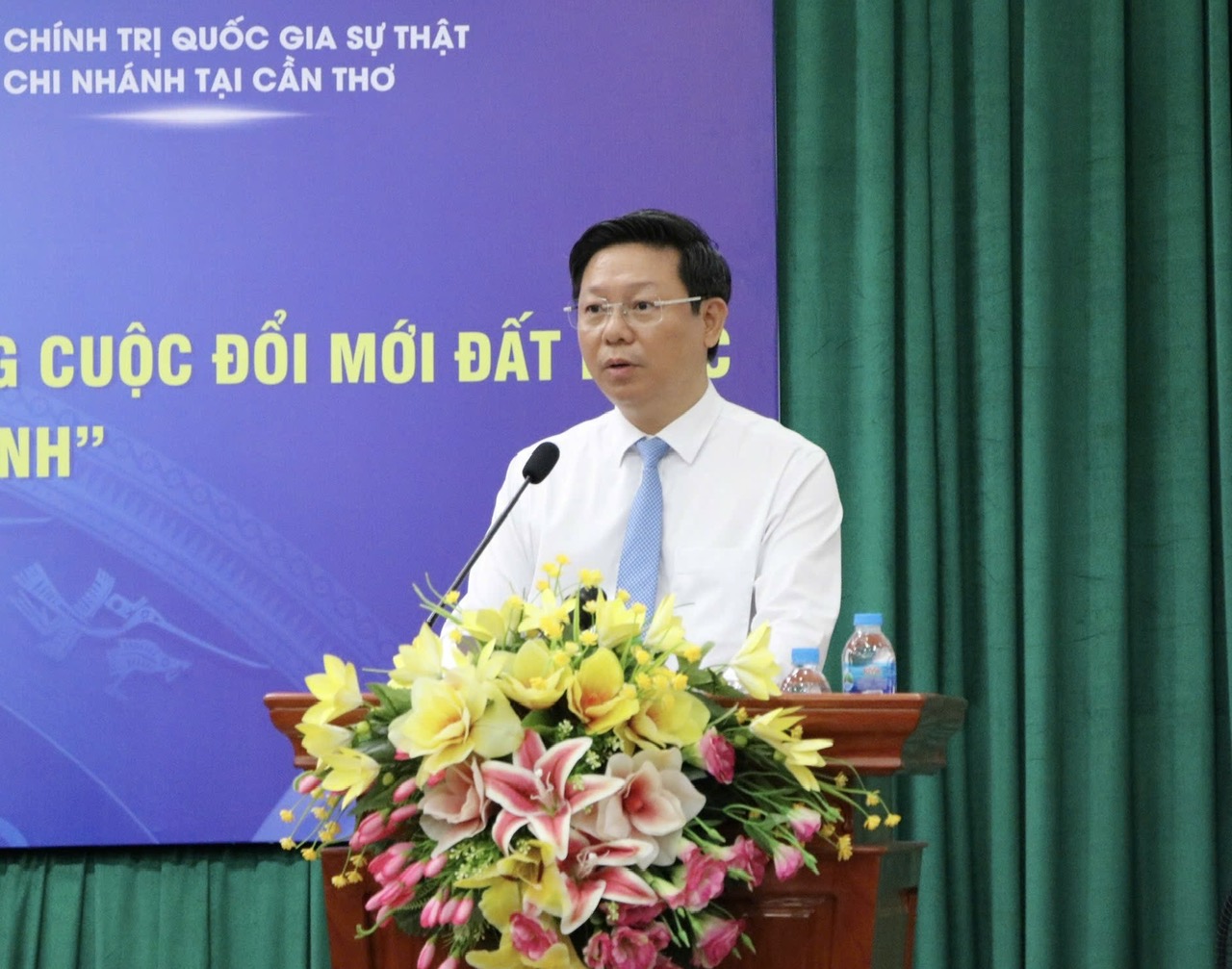 Đồng chí Trần Thanh Lâm, Phó Bí thư Thường trực Tỉnh ủy Bến Tre phát biểu tại Hội thảo.