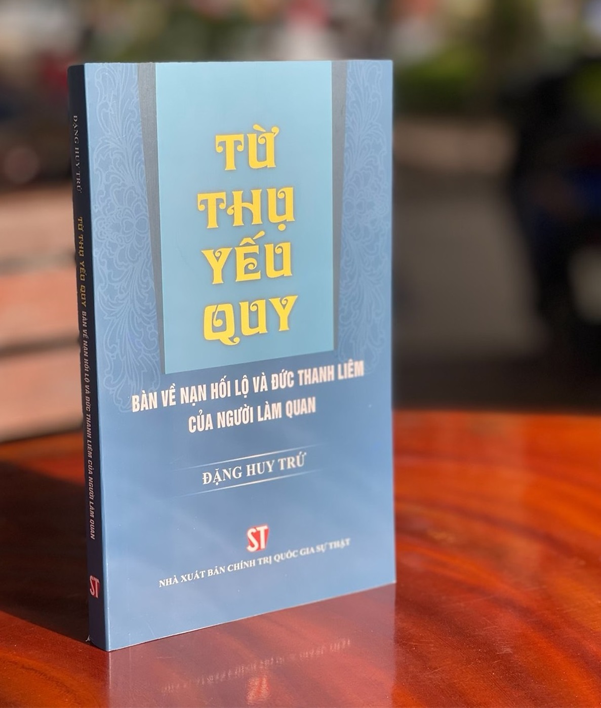 Từ thụ yếu quy: Bàn về nạn hối lộ và đức thanh liêm của người làm quan