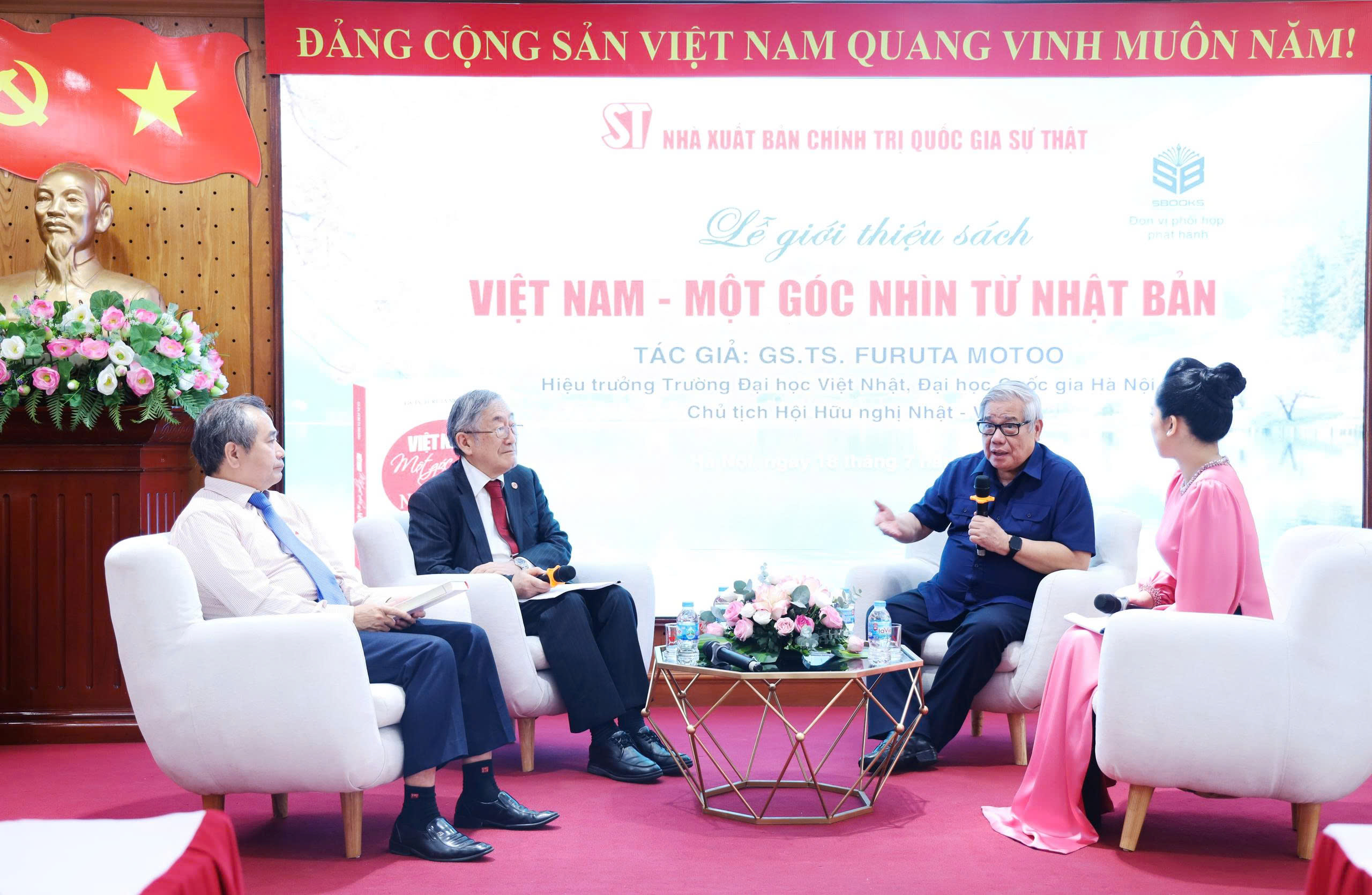 Ra mắt cuốn sách “Việt Nam - Một góc nhìn từ Nhật Bản”