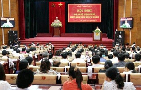 10.8.2017 Lan ảnh Chữa bệnh lười học nghị quyết