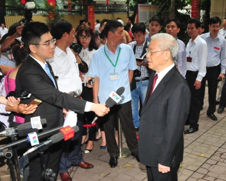 22.5.2016 Lan TBT mong đại biểu trúng cử ảnh