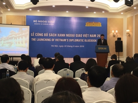 22.9.2016 Lan Quang cảnh họp báo công bố Sách xanh ngoại giao 2015