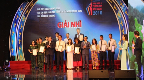 Các tác giả đạt giải Nhì125