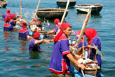 Hoạt động trong Lễ khao lề thế lính Hoàng Sa ở huyện đảo Lý Sơn