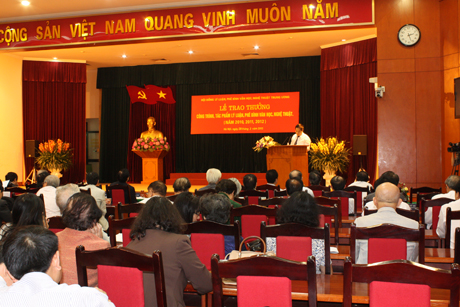 Toan canh buoi le