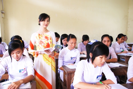 anh-tran-chienco-huynh-cam-hien-chu-tich-cong-doan-truong-nhieu-nam-lien-la-giao-vien-day-gioi-cap-tinh
