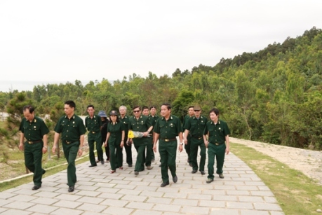 chiều ngày 9-4-2014 ĐOÀN CCB NHÀ XUẤT BẢN VIẾNG MỘ ĐẠI TƯỚNG VÕ NGUYÊN GIÁP