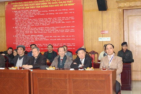 hoinghi huu tri 2c