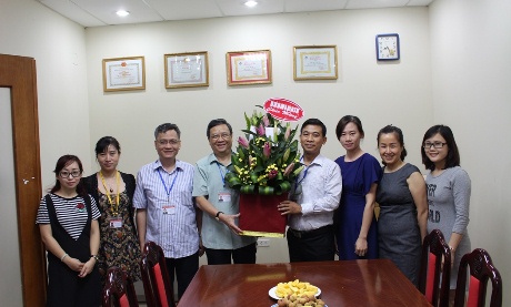 ngay bao chi 216