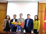 Trao quyết định về công tác cán bộ