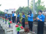 Tuổi trẻ Nhà xuất bản Chính trị quốc gia Sự thật tri ân các gia đình có công với cách mạng tại xã Bắc Thái Ninh, tỉnh Hưng Yên